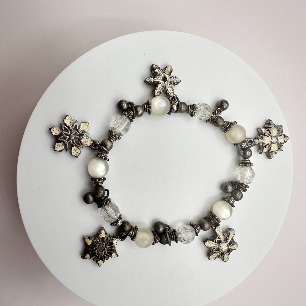 Vintage 90s White Crystal Beaded Snowflake Charm Bracelet Silver Tone Jewelry